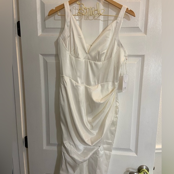 BELLA AND BLOOM - White Satin Midi Dress - Picture 2 of 2